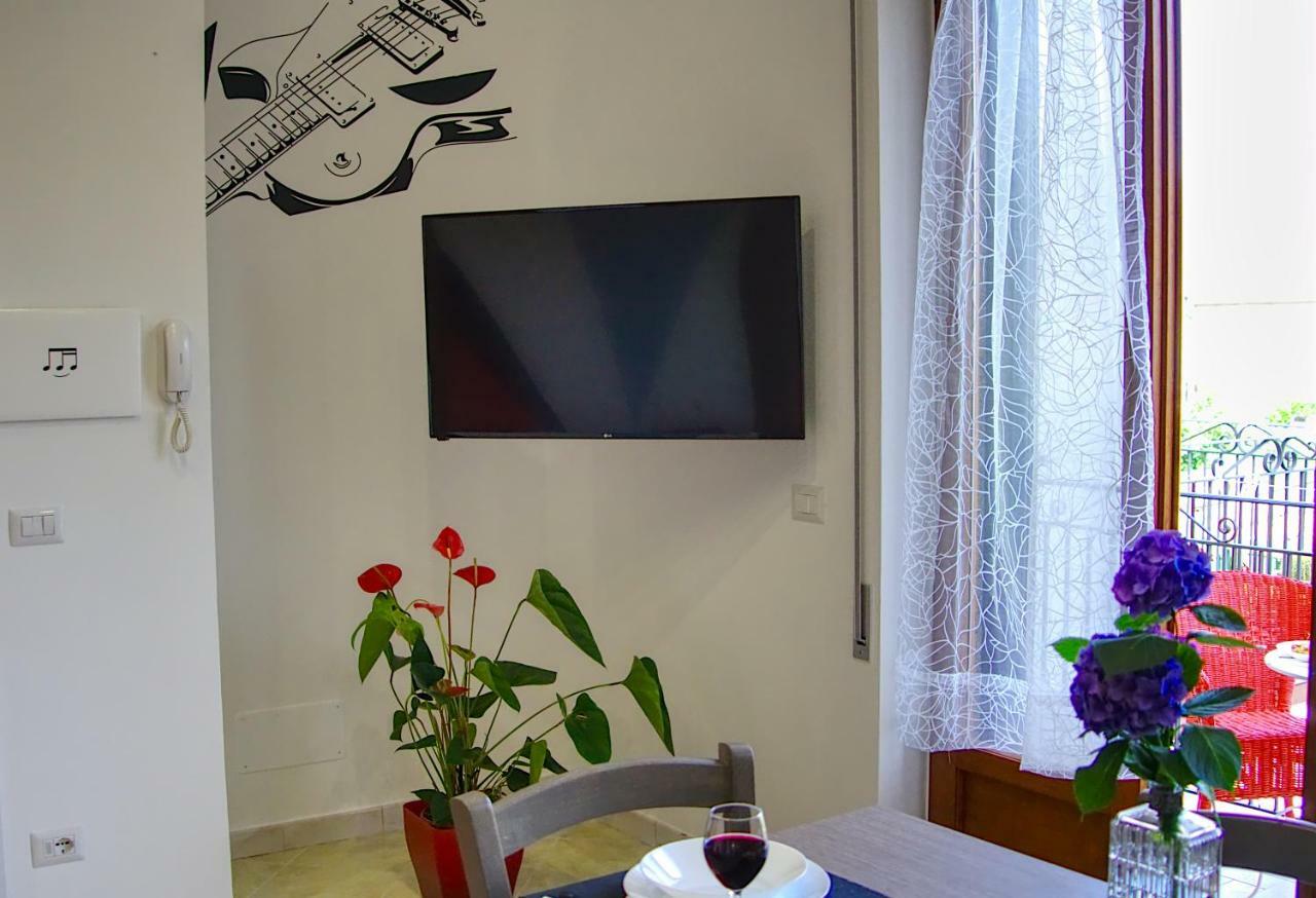 Jazz & Blues Apartments Near " Sentiero Degli Dei " อาเจโรลา ภายนอก รูปภาพ